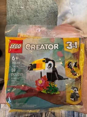 LEGO Creator Toucan Figure and others  - Yellow, Black & White 4/35$